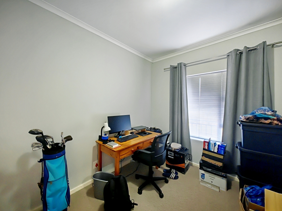 2 Bedroom Property for Sale in The Crest Western Cape